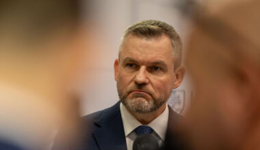 Prezident vyzval Šutaja Eštoka na prehodnotenie zmeny petičného práva - Domáce - Správy