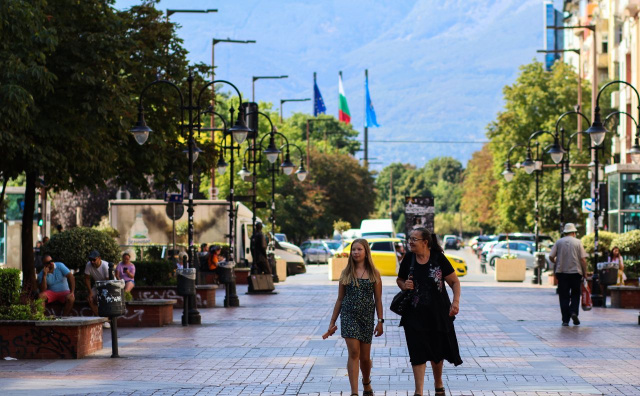Bulgaria: Bulgaria Weather Forecast: Up to 35°C on June 4, with Afternoon Rain in Some Areas