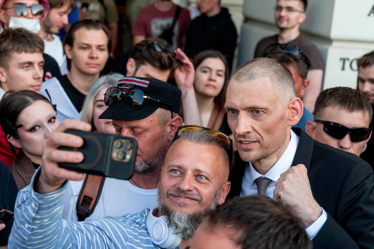 Belarusians in Warsaw celebrate prisoner release, hope for more