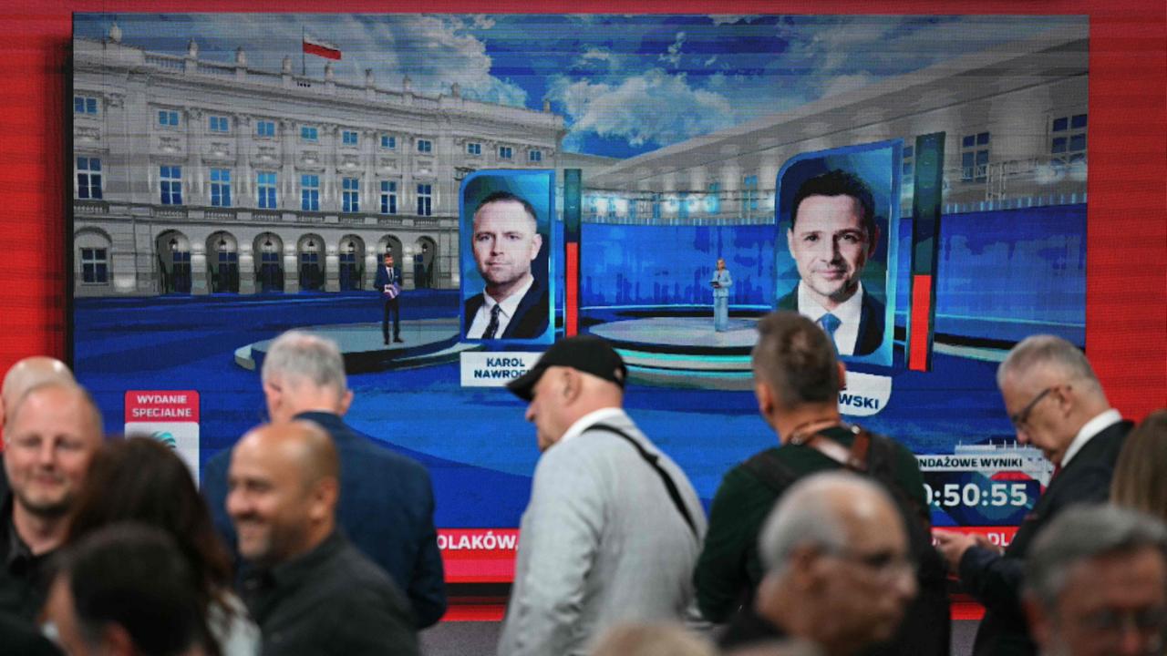 Präsidentenwahl in Polen: Erste Prognose zeigt Kopf-an-Kopf-Rennen