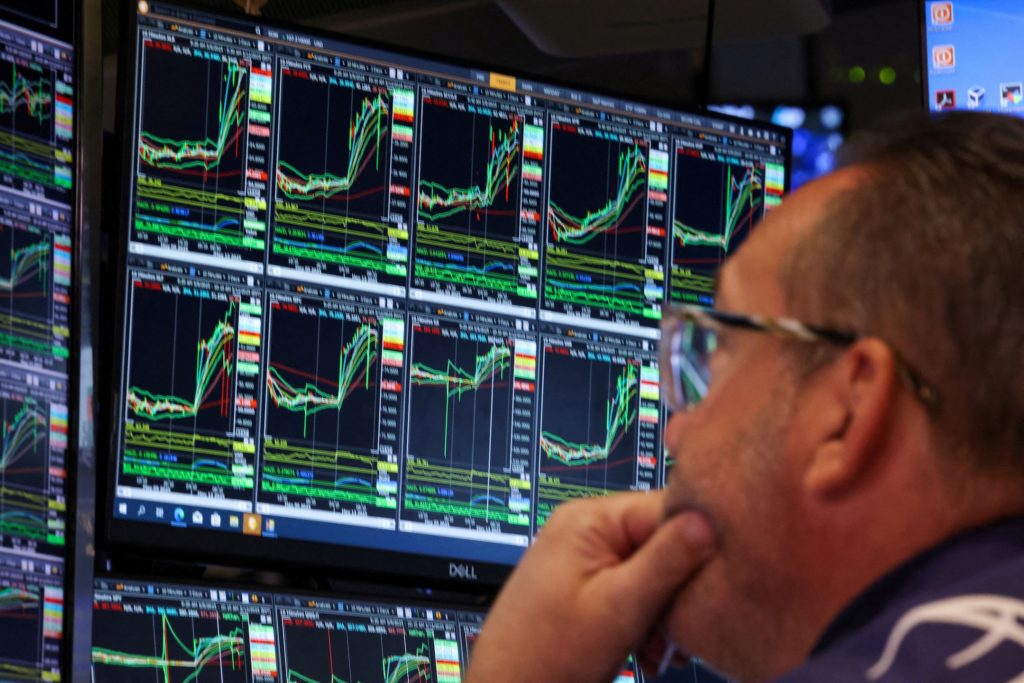 As some lawmakers cash in on Trump’s tariffs, others try to ban betting on Wall Street