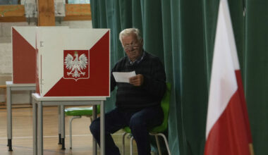 Poliaci si volia nového prezidenta, očakáva sa tesný výsledok - Svet - Správy
