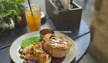 The pathetic mainland European mind can't comprehend the culinary delight, im enjoying, that is pie n mash with mush
