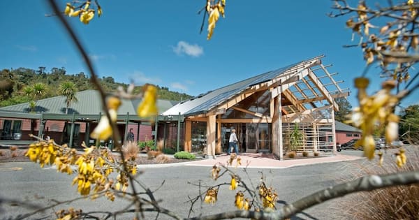 Pūkaha Wildlife Centre replaces board during financial woes
