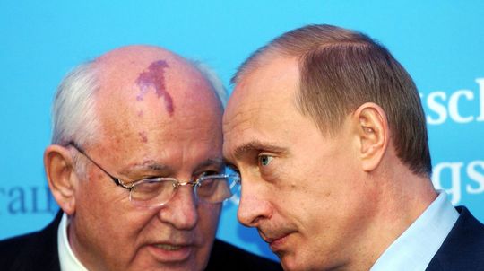 Vladimir Putin na snímke z roku 2004 s...