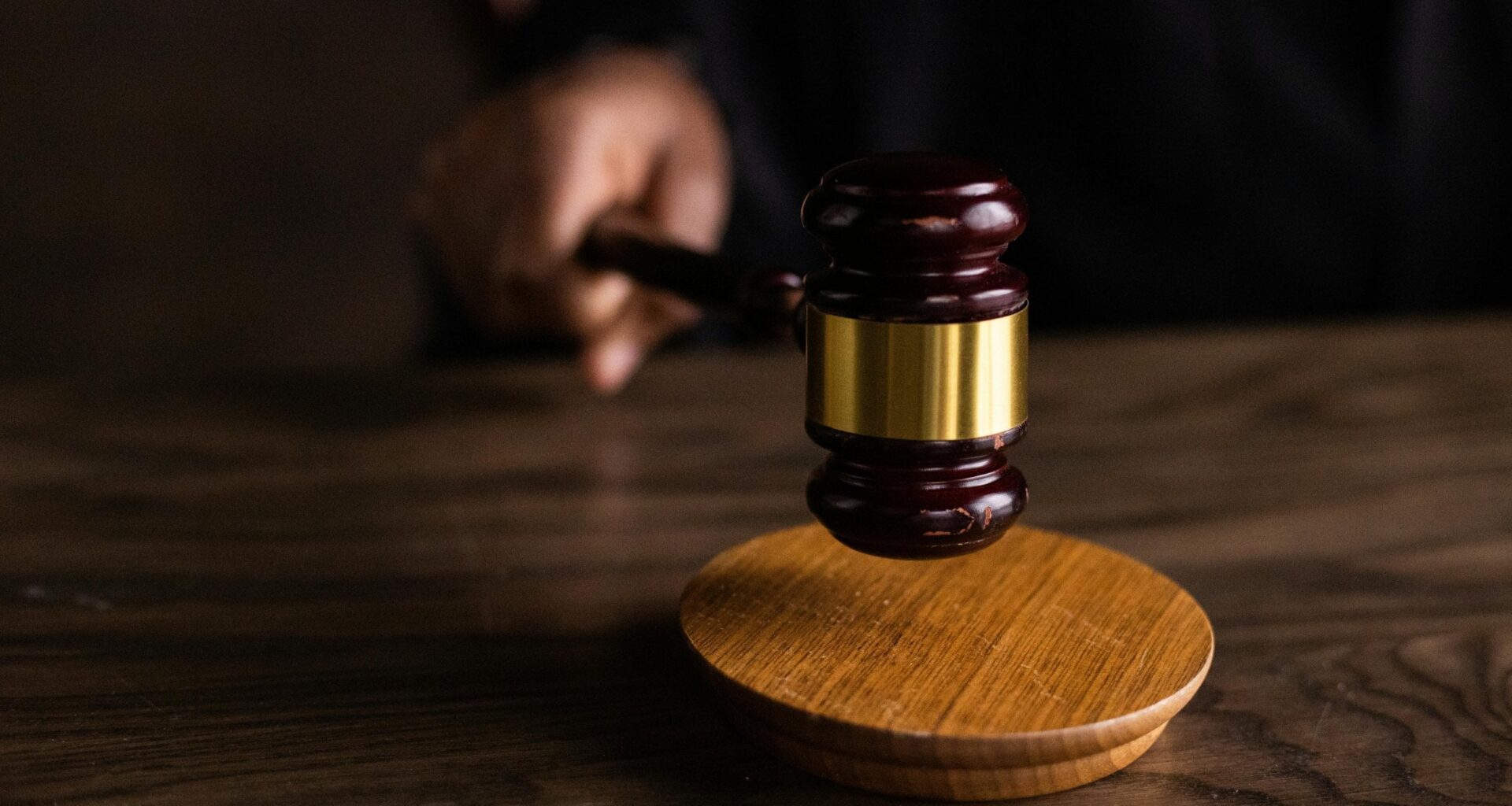 AI Scandal Rocks British Courts: UK Lawyers Slammed for Citing Fake Cases Generated by Bots