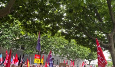 « J’ai vu une dame âgée se faire étrangler et gazée à bout portant » : importante mobilisation à Alès après l’attaque de néonazis visant un bar communiste - L'Humanité