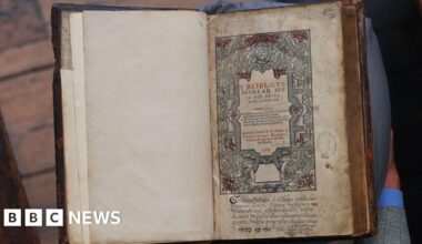 BBC News - Rare Welsh Bible from 1588 displayed for first time