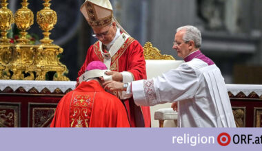 Katholiken: Rückkehr zu Tradition: Papst übergibt Erzbischöfen Pallium