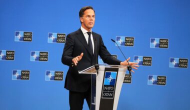 Brüssel: Mark Rutte, Nato-Generalsekretär, spricht während einer Pressekonferenz vor einer Sitzung der Ukraine-Verteidigungskontaktgruppe im Nato-Hauptquartier.