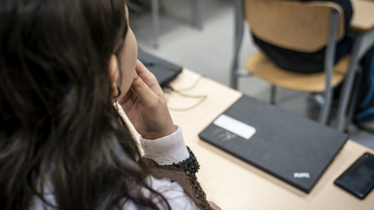 Flere piger end drenge dumper dansk eller matematik i folkeskolen