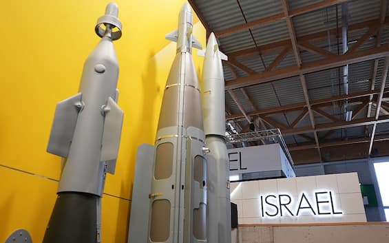 Oscurati stand israeliani a Salone aeronautico, Israele: 'Scandaloso'