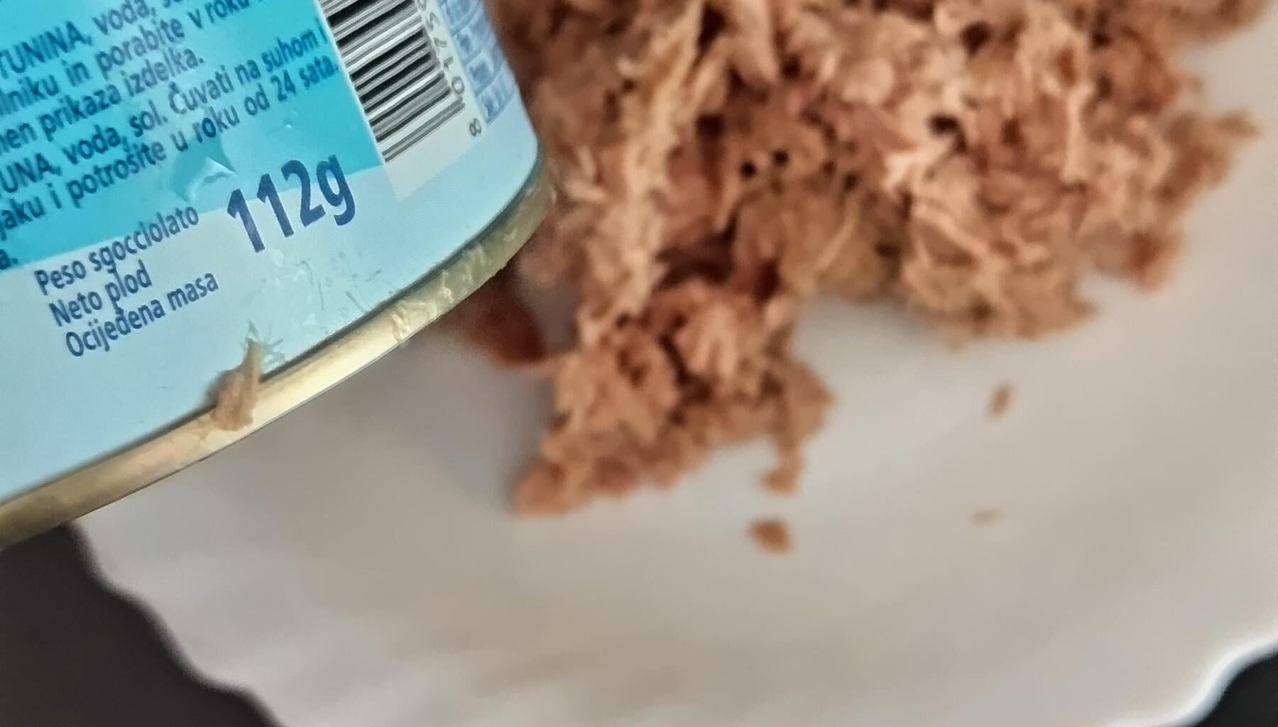 Tuna u konzervi; prevara.
