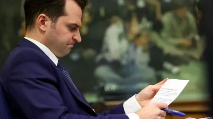 „Băi bulangiule, te-ai apținut de la vot”. Sebastian Burduja face publice mesaje de...