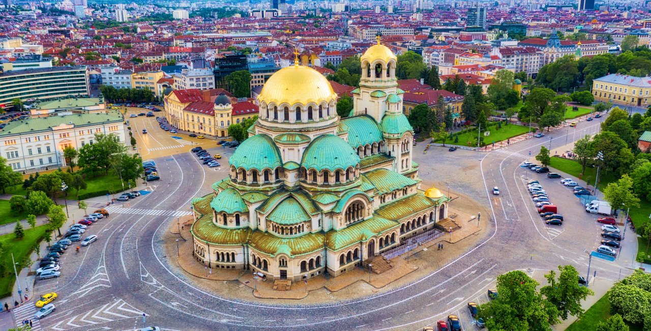 Could euro adoption end cheap Bulgaria trips for Czechia?