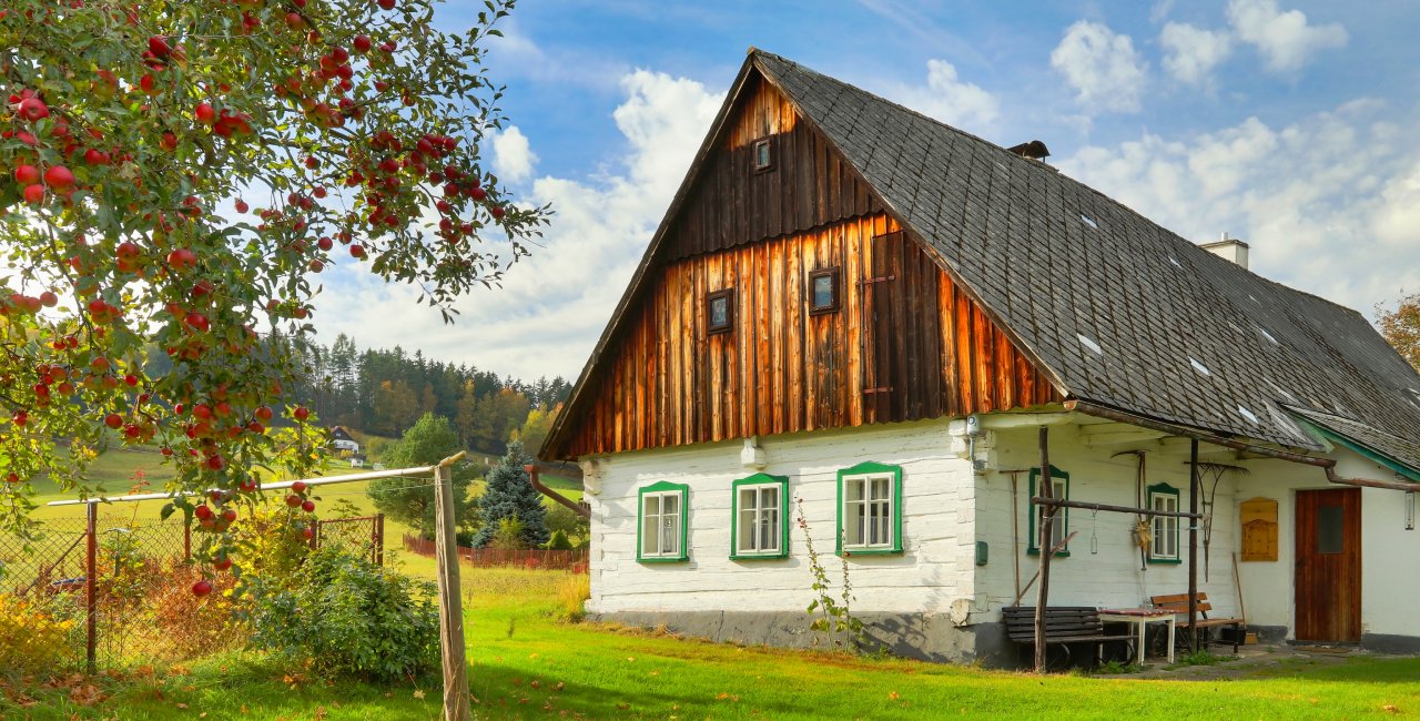 How much does it cost to rent or buy a holiday cottage in Czechia?