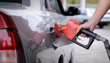 Rossz hír a nyaralásra készülődőknek: fokozatosan emelkednek az üzemanyagárak | Új Szó