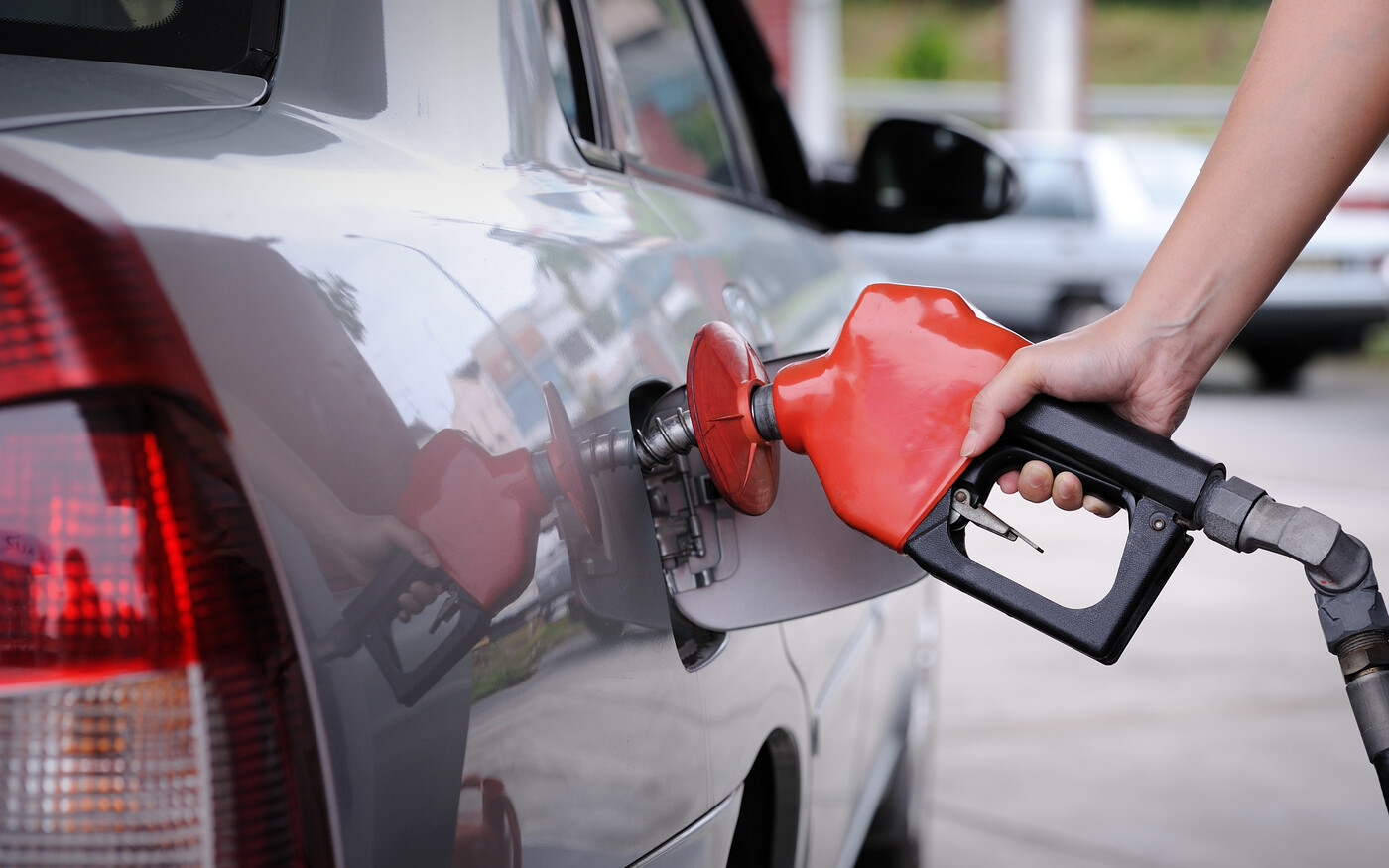 Rossz hír a nyaralásra készülődőknek: fokozatosan emelkednek az üzemanyagárak | Új Szó