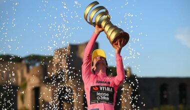 Giro d'Italia 2025, Kooij vince l'ultima tappa, Simon Yates in maglia rosa. Classifica