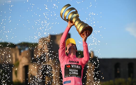Giro d'Italia 2025, Kooij vince l'ultima tappa, Simon Yates in maglia rosa. Classifica