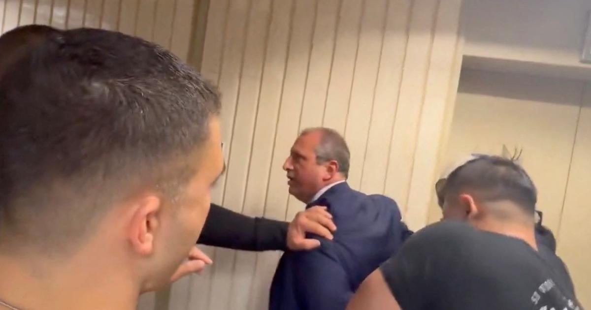 Un candidat à la mairie de New York menotté et arrêté par la police de l’immigration