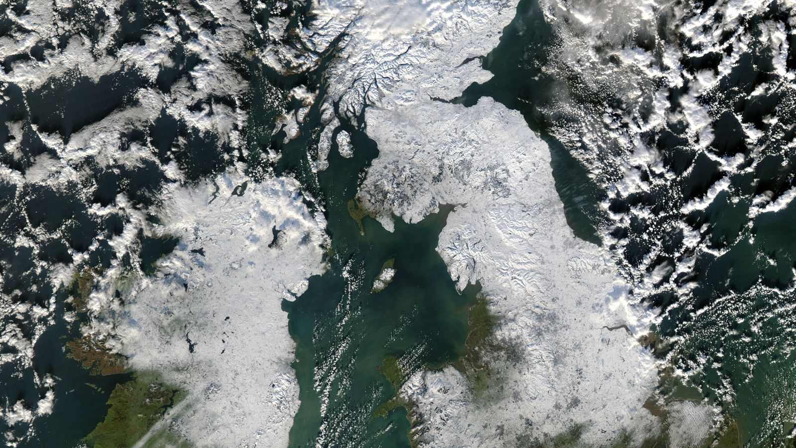 Snow lingered in Great Britain and Ireland on December 8, 2010. The Moderate Resolution Imaging Spectroradiometer (MODIS) on NASA’s Aqua sat