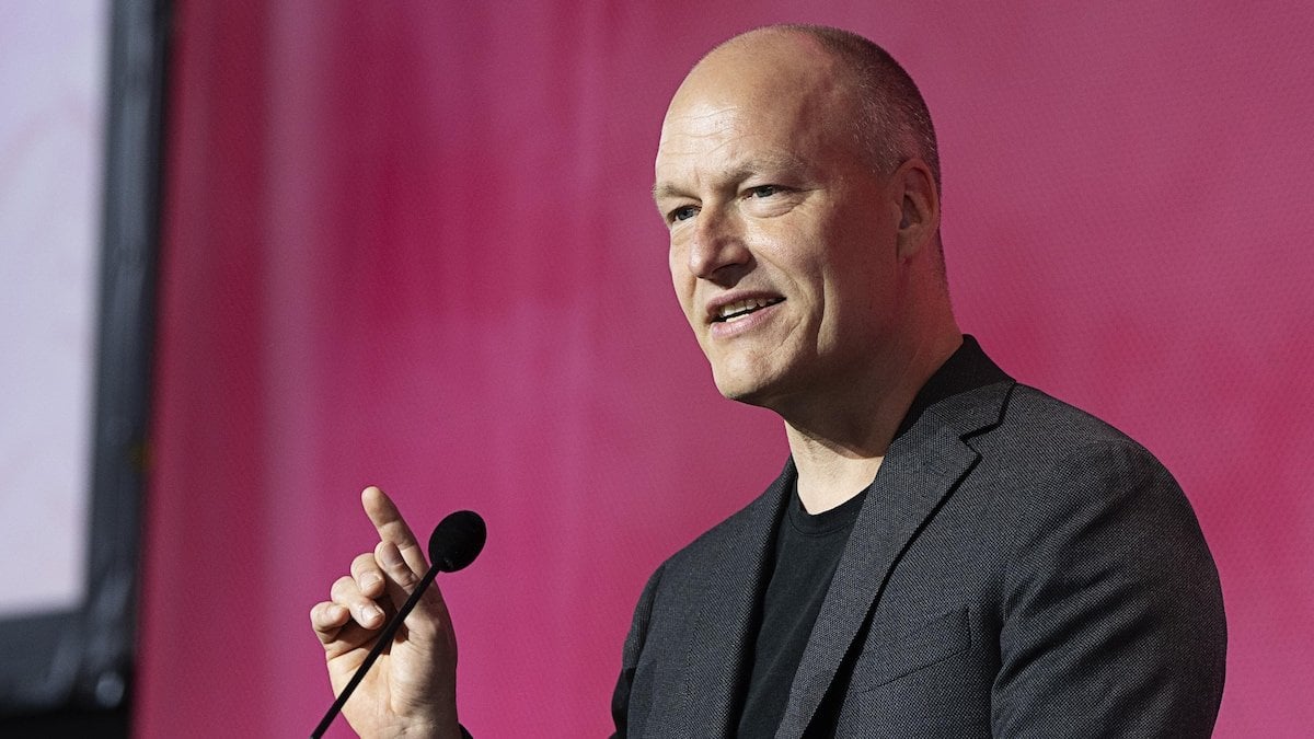 Analyse: Pelle Dragsted fik sin sejr – og er klar til næste mission [Med den for Enhedslisten historiske beslutning støtter partiet nu oprustning forstået som opbygning af det danske territorialforsvar, og at der bruges flere penge på forsvaret. Præcis hvor meget og hvordan er dog stadig uklart]