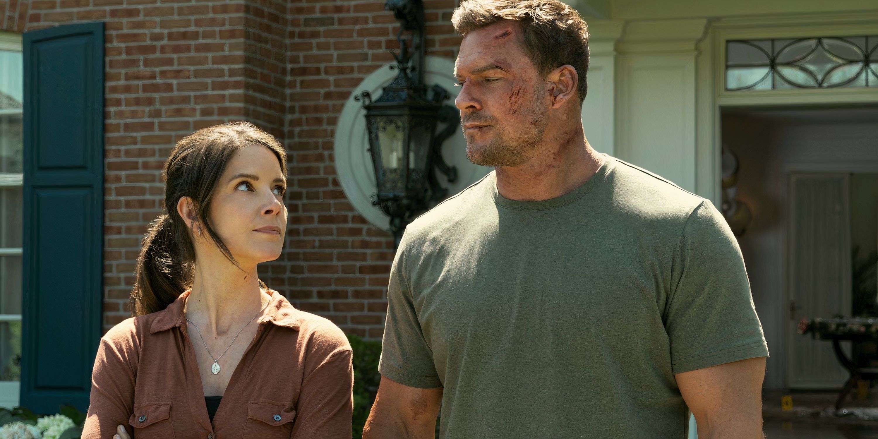 Reacher and Duffy stare at each other in Season 3