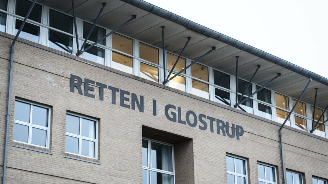 En gruppe på fem personer mistænkes for at udsætte personer, som de mener er pædofile, for grov vold