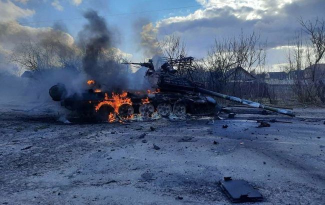 Powerful blow to Russia as Ukraine smashes locomotive loaded with tanks and vehicles