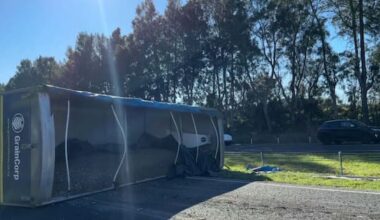 Truck crash blocks lanes on Waikato expressway
