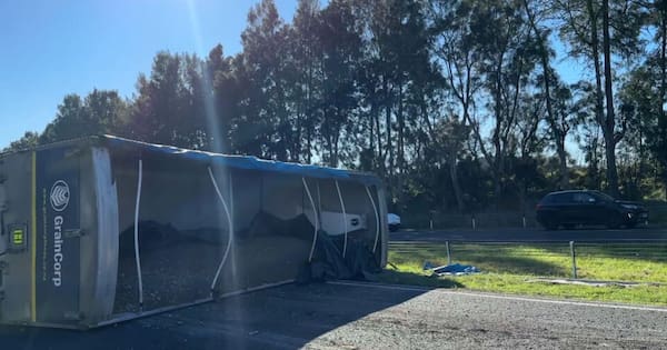 Truck crash blocks lanes on Waikato expressway