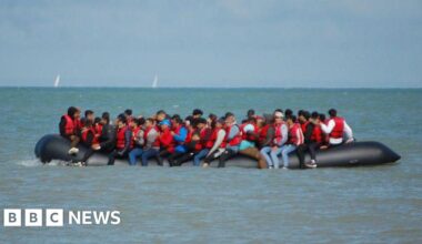 Channel migrants: More than 900 people arrive in one day