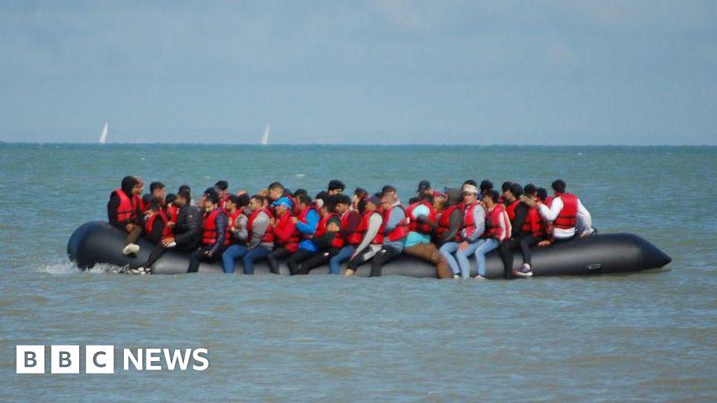 Channel migrants: More than 900 people arrive in one day