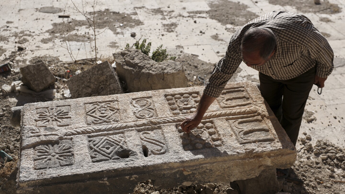 Contractor in Syria uncovers an ancient tomb complex