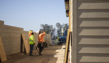 Gov. Newsom and Legislature tangle with construction unions over minimum wage