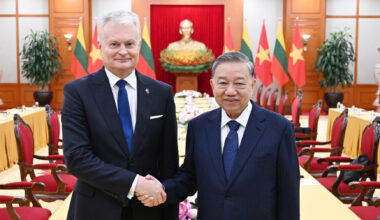 Vietnamese leaders welcome Lithuanian president, eye closer cooperation