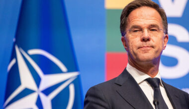 NATO vadovas: Rusija nėra tokioje pozicijoje, kad galėtų kelti sąlygas Ukrainai