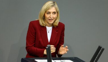Ministerin Warken will Masken-Bericht geschwärzt in Ausschuss vorlegen