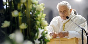 8 Popes share their love of the Rosary