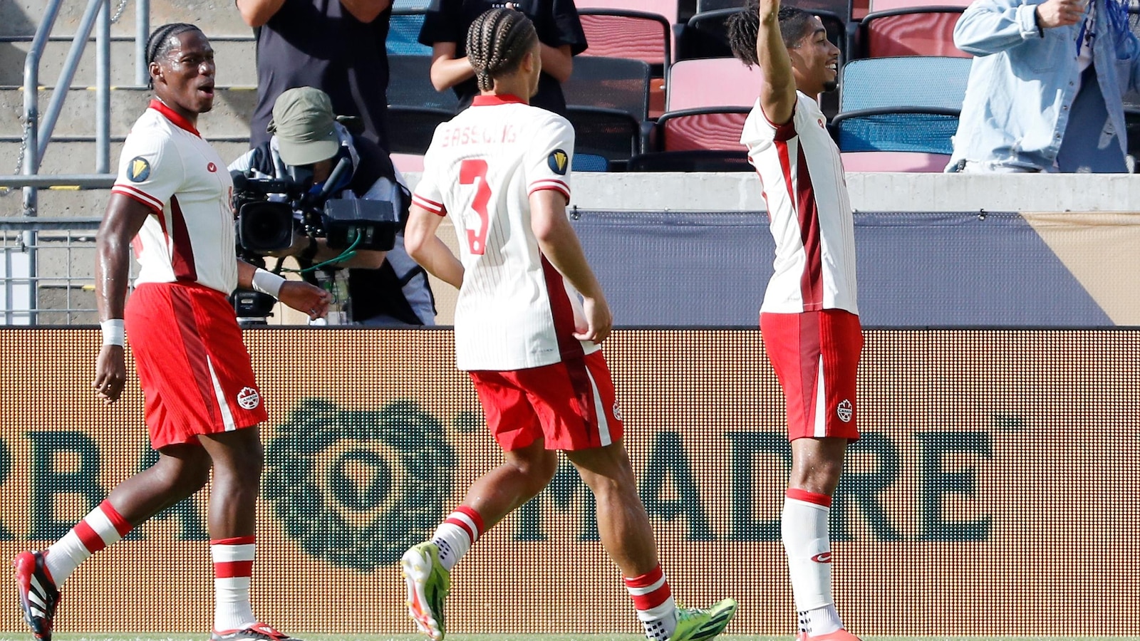 Curacao draws 1-1 with Canada after Antonisse's stoppage-time goal