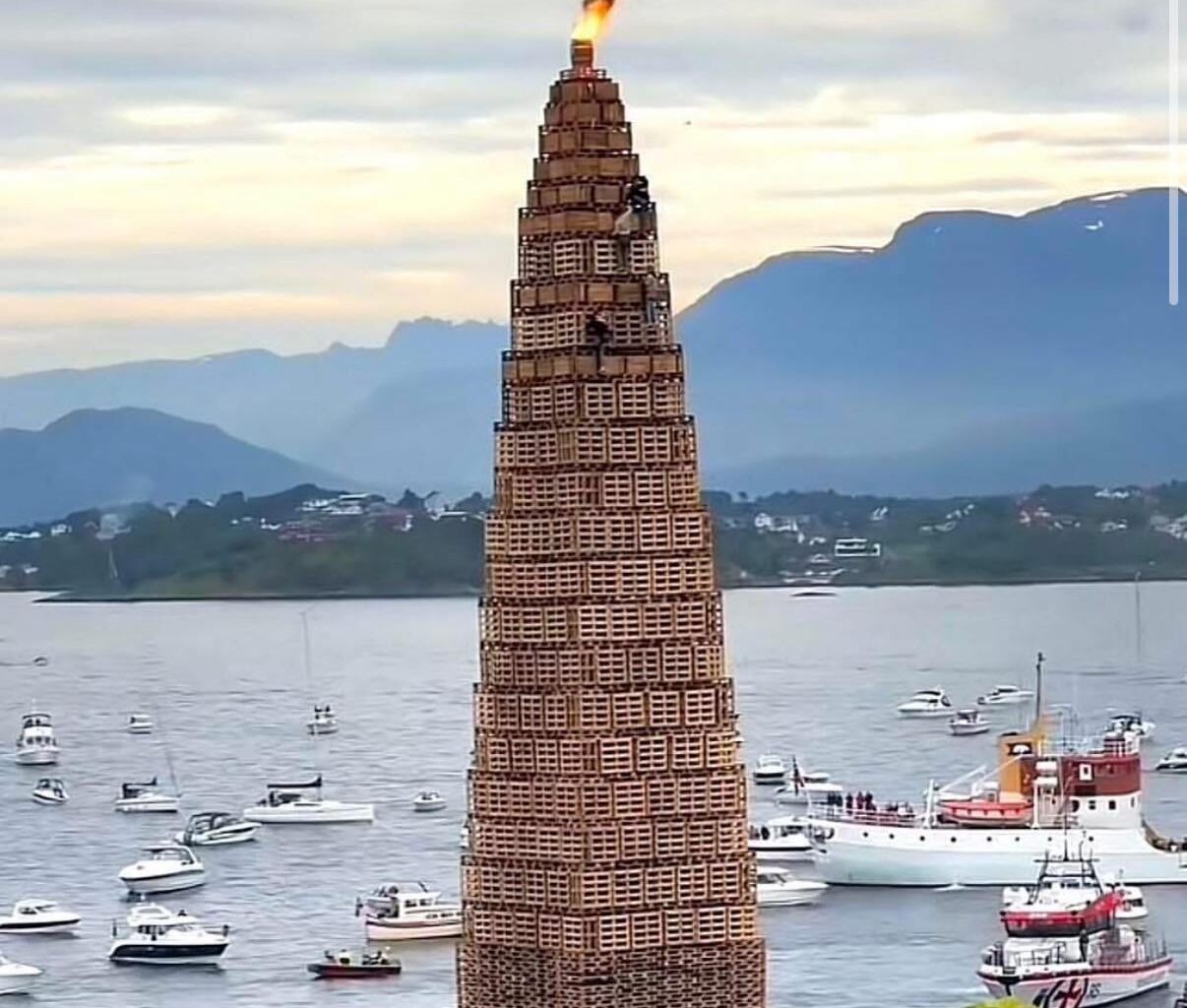 Norways biggest bonfire