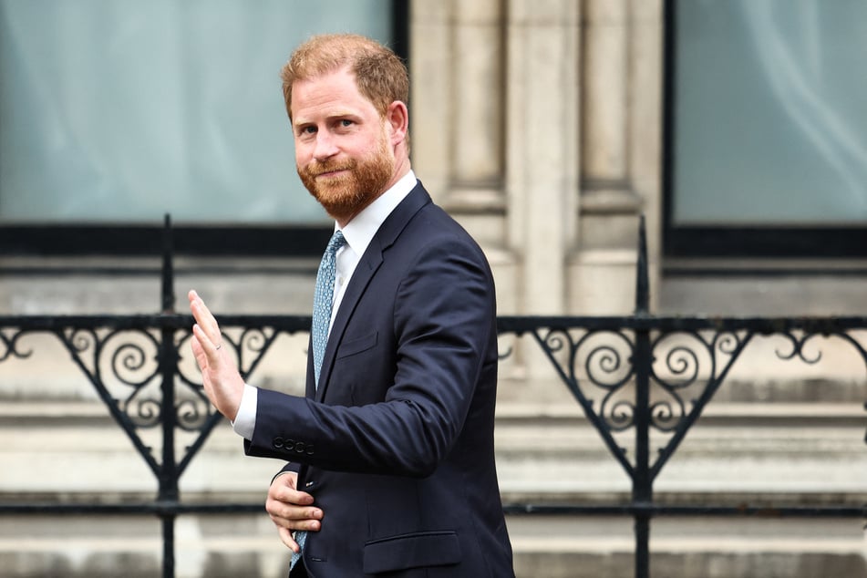 Prince Harry wants to reconcile with the royal family, but an insider reveals he must apologize first.