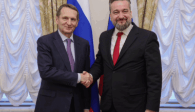 VlastizRadovanie: Ľuboš Blaha potvrdil, že poradcu premiéra Davida Lindtnera pozvala do Moskvy nadácia napojená na ruské tajné služby. Už skôr priznal stretnutie v Moskve so šéfom ruskej zahraničnej rozviedky SVR Sergejom Naryškinom.
