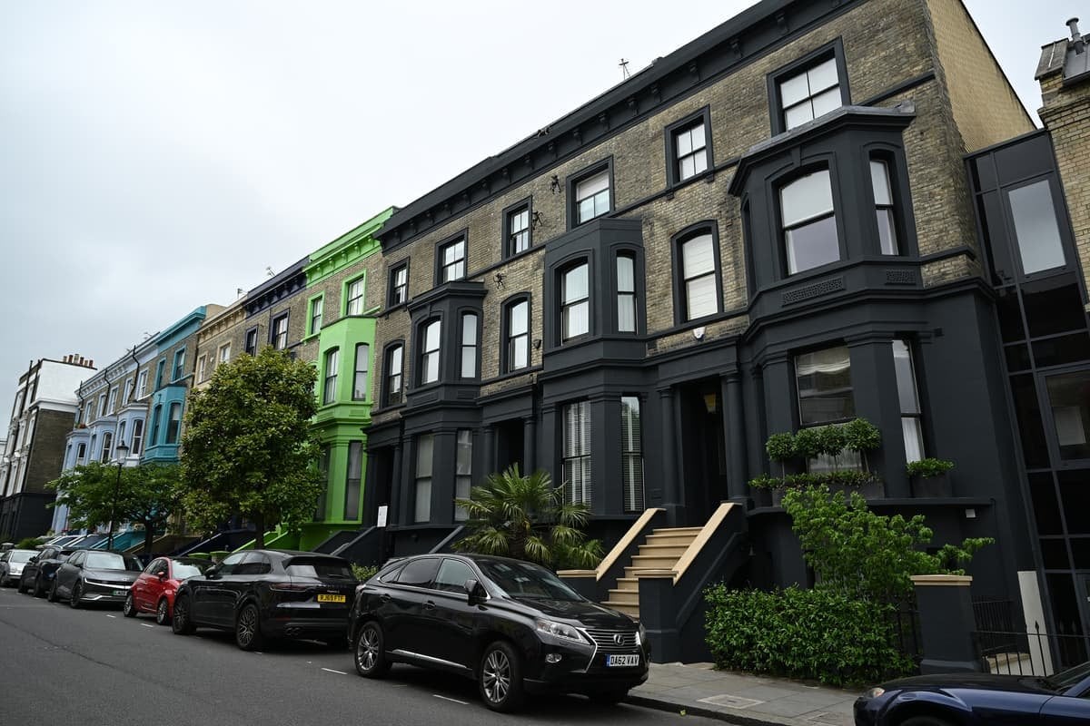 Notting Hill neighbours paint colourful houses black in a bid to stop 'disruptive overtourism'