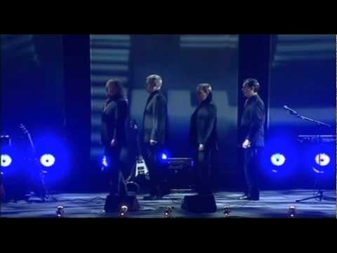 This mornings silliness for us Oldies. Bill Bailey doing the German Kraftwerk version of The Hokey Cokey. "You put your left arm in, your left arm out, in out, in out..". 😅