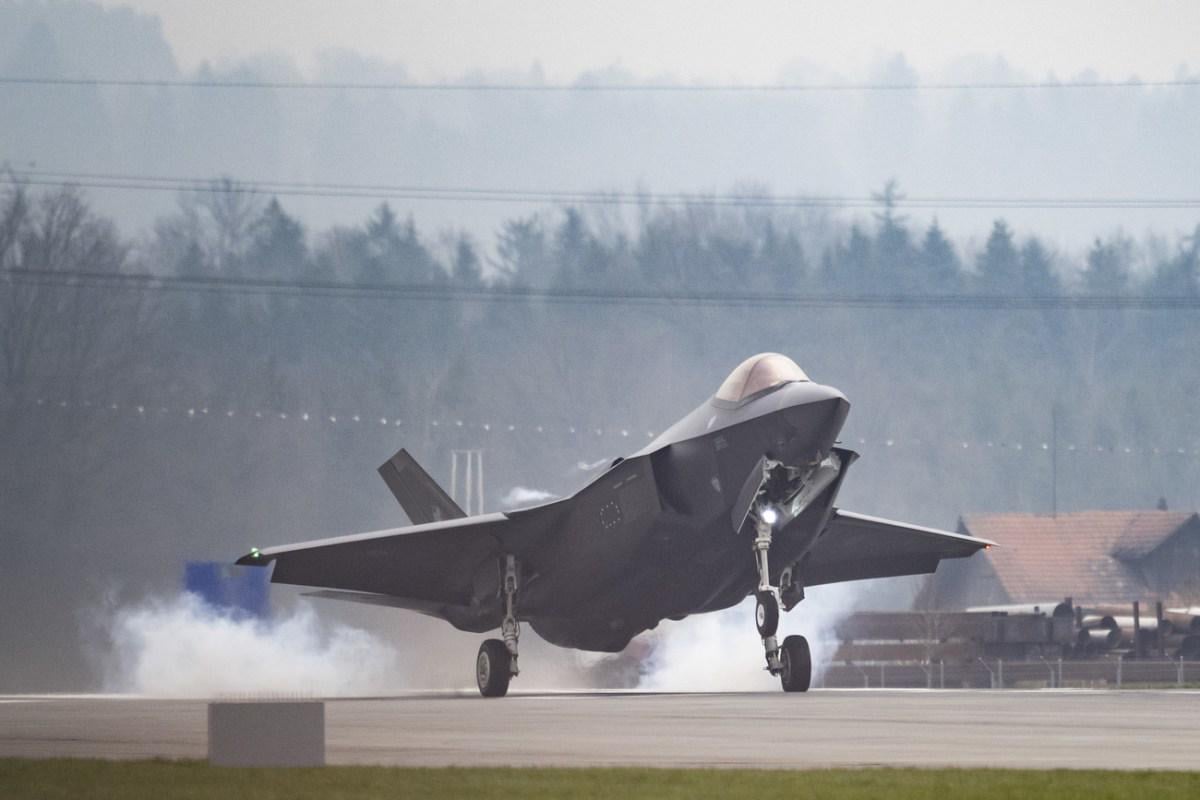 Swiss petition against US F-35 fighter jets gathers 42,000 signatures