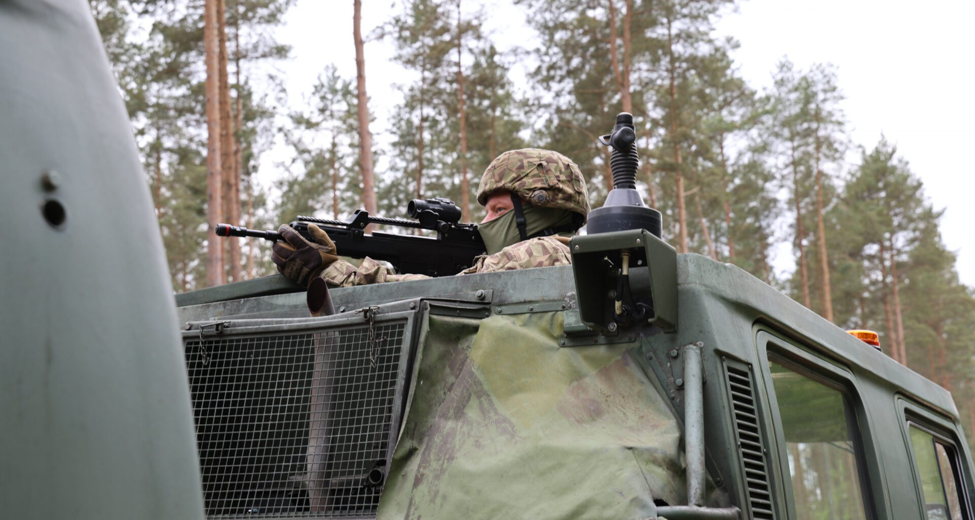 Zemessargi pilnveidos militārās iemaņas; pa autoceļiem iespējama īslaicīga militārā transporta pārvietošanās