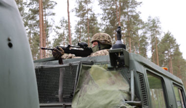 Zemessargi pilnveidos militārās iemaņas; pa autoceļiem iespējama īslaicīga militārā transporta pārvietošanās