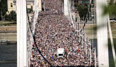 Orbán zakázal Pride, přišlo téměř 200 000 lidí z celé Evropy. Takhle to vypadalo. Svodobu kvíru, pryč s autoritáři